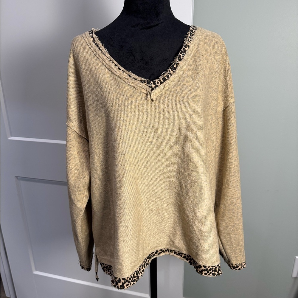 POL Reverse It Up Top leopard edge detail oversized raw hem